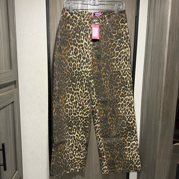 Edikted Leopard Print Straight Leg Jean Size Small NWT - Picture 3 of 6